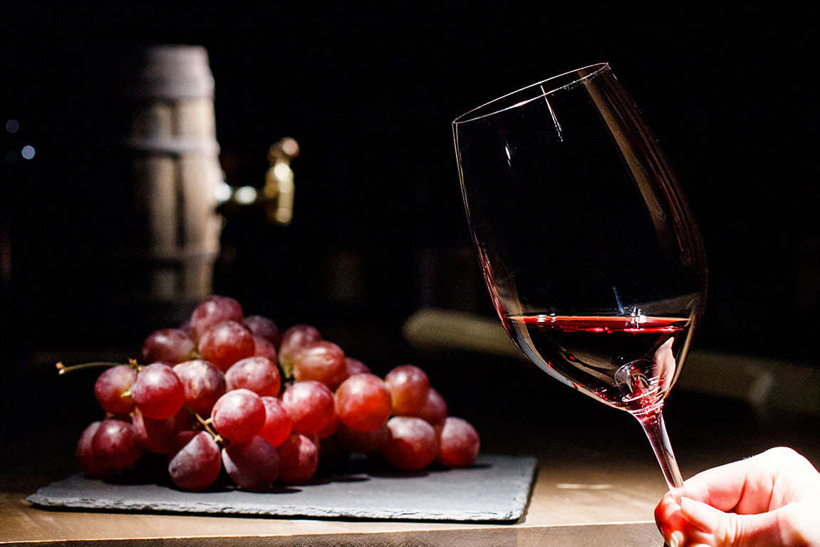 Histoire et origine du vin rouge